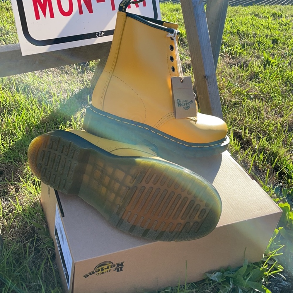 Dr. Martens 1460 Eye Lace/up Boots Yellow - Picture 9 of 13